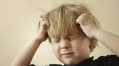 Proč má dítě hlavu